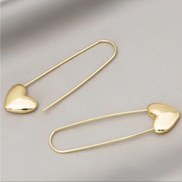 Last pair 🆕 gold heart safety pin earrings - Picture 3 of 5